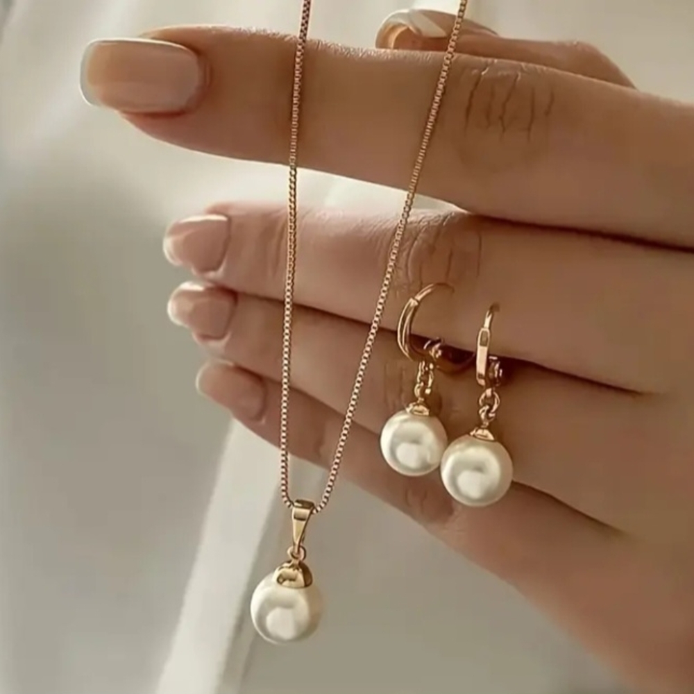 NEW Elegant Golden-tone and Immitation  Pearl Jewellery Set
